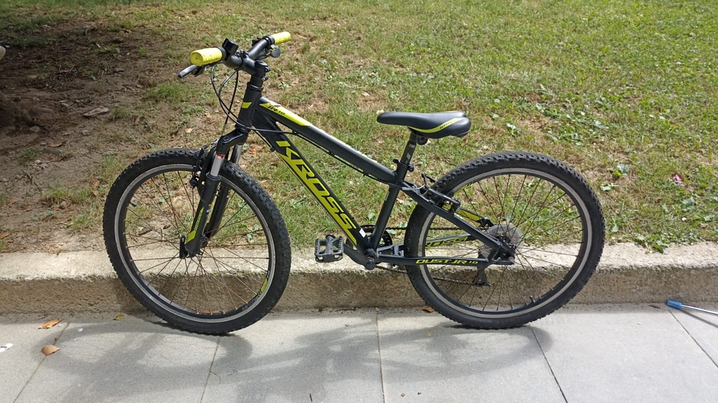 Kross JR 1.0 MTB 24 negra y amarilla